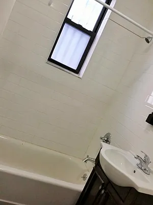 Rented by Roth Realty Management LLC | media 6