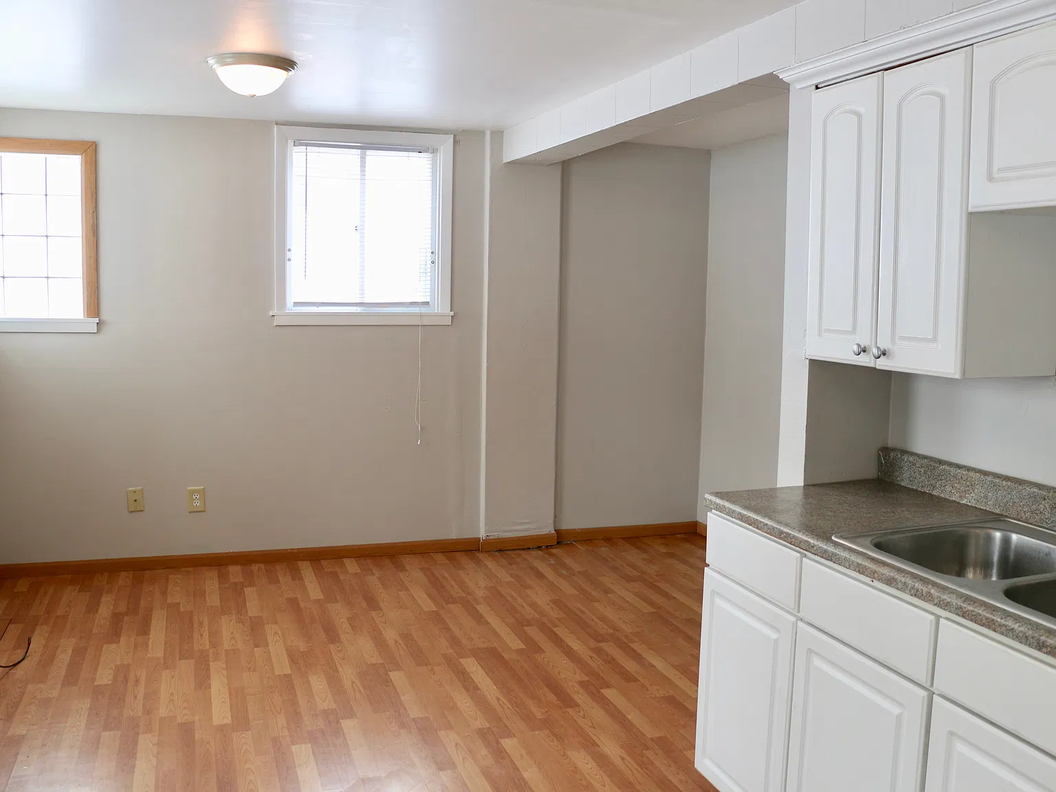 1102 Warren St — Photo 2
