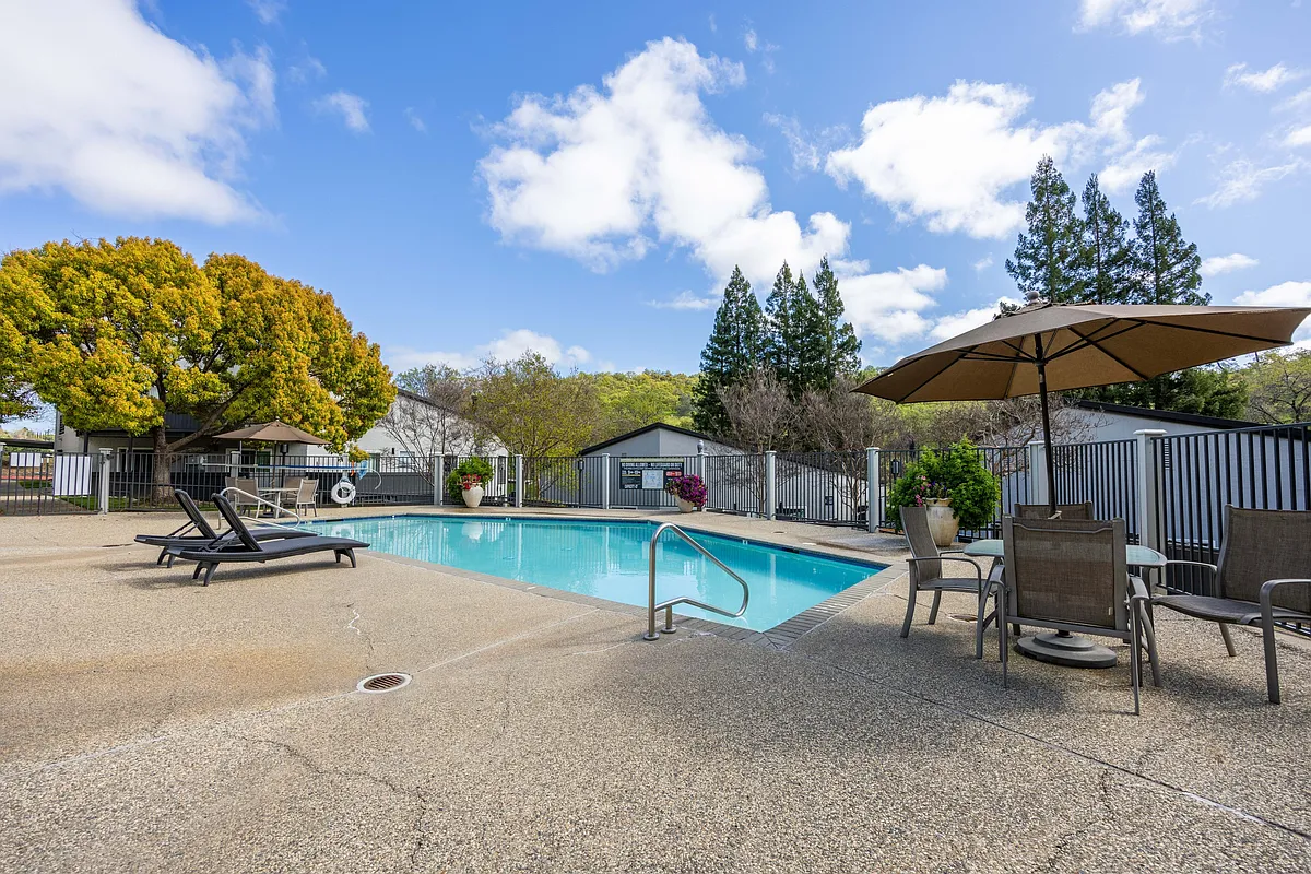 Pool - Copper Hill Apartments