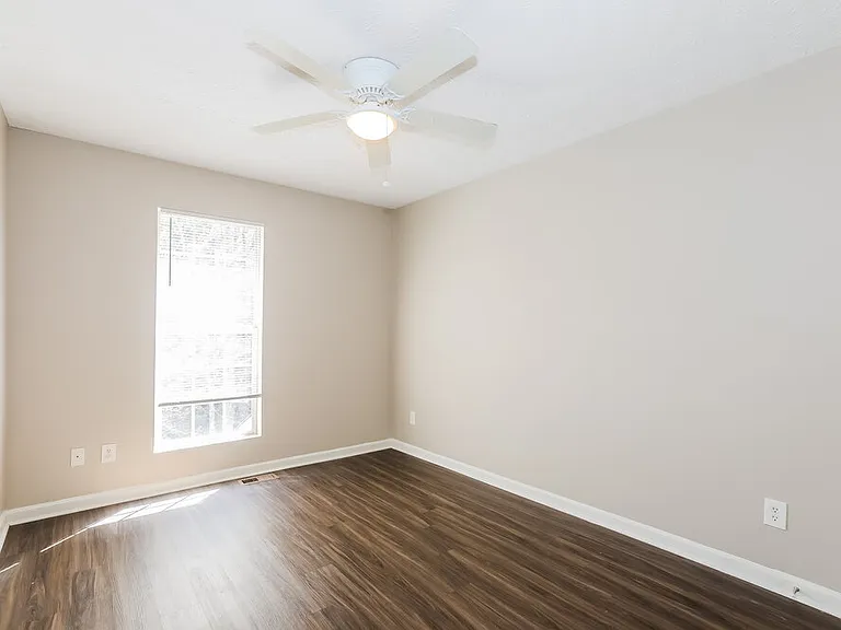 2286 Strathmoor Manor Dr — Photo 14