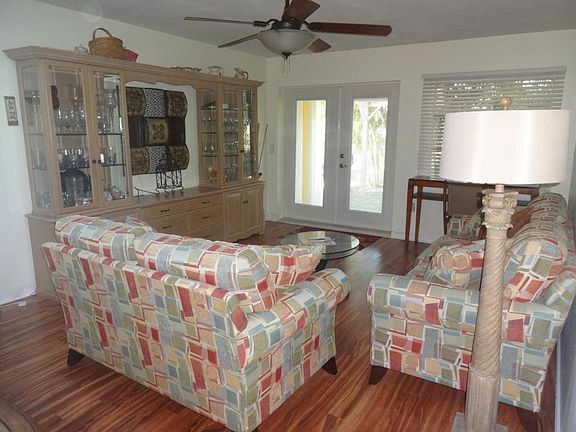 5th image of 325 Cinnamon Dr