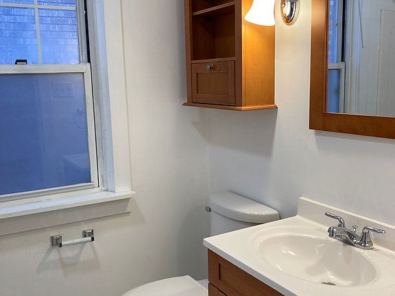 3rd image of 927 Brookline Blvd APT 2