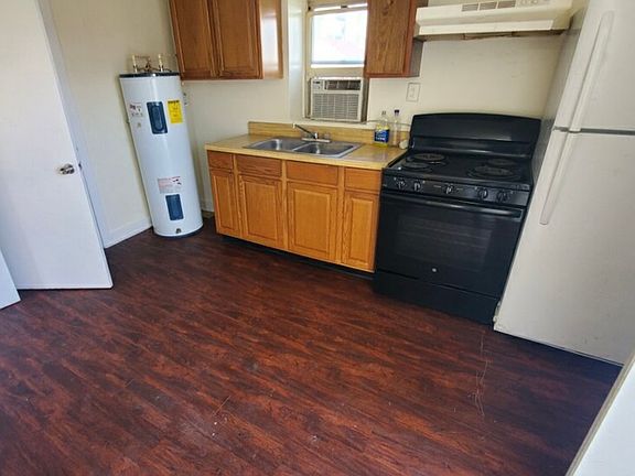 4th image of 301 1/2 E Liberty St #1