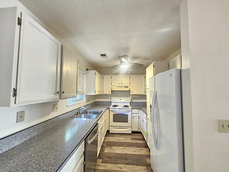 4323 W 9th Street Rd #19 — Photo 5