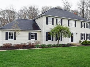 105 Dorset Dr, Chagrin Falls, OH 44022