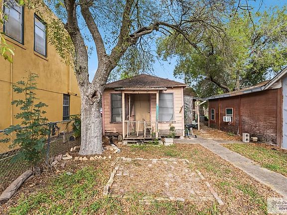 2nd image of 170 Hidalgo St