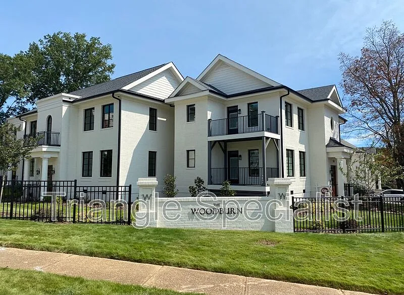 Building Photo - 2018 Smallwood Dr #A