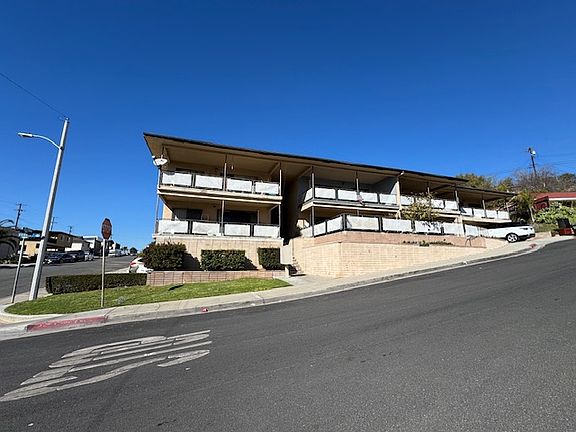 2nd image of 1091 College View Dr