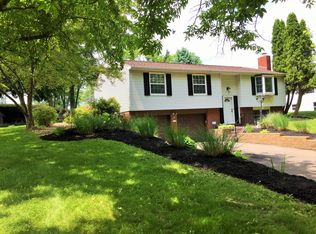 896 Old Thorn Run Rd, Coraopolis, PA 15108