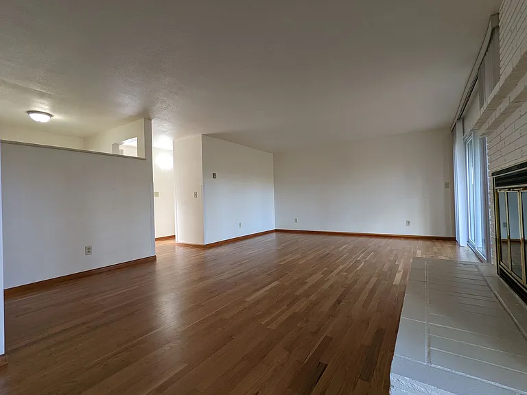 245 E 36th Ave — Photo 4