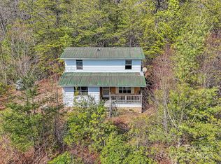 1062 Mountain Laurel Dr, Franklin, NC 28734