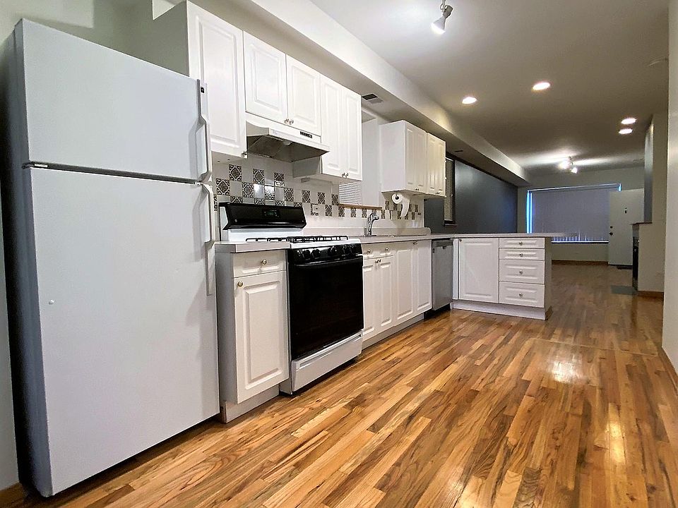 1st image of 2032 W Erie St #1