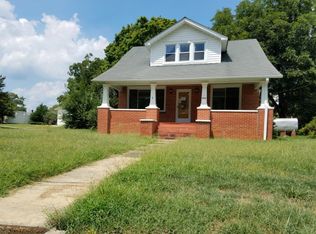 212 W Sycamore St, Chase City, VA 23924