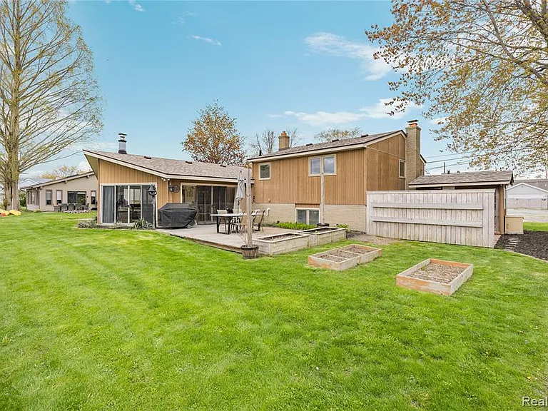 38027 Mallast St — Photo 46