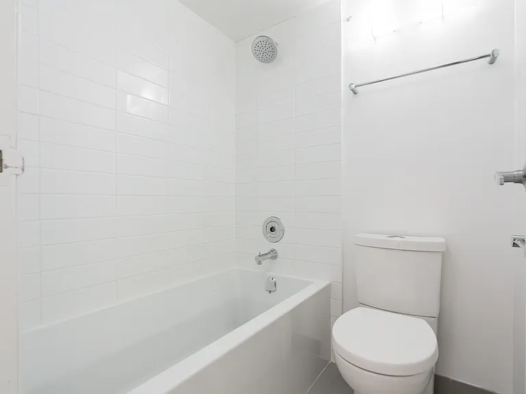 2045 Nelson St #1704 — Photo 3