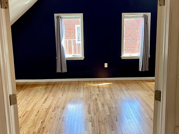 Larger bedroom without furniture