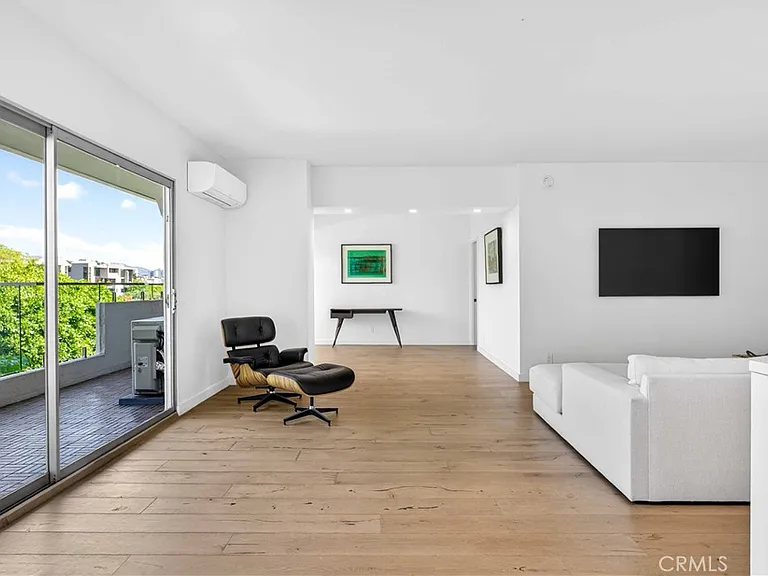 838 N Doheny Dr #505 — Photo 10
