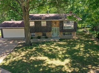 154 Parkside Acres Dr, Fenton, MO 63026