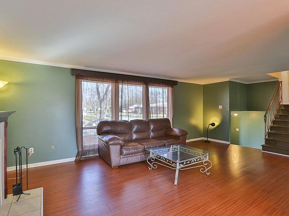 4th image of 605 W 67th Ln