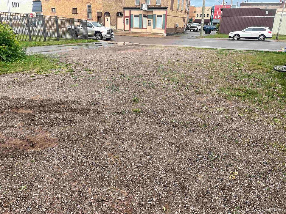 1st image of 209 S 1st St