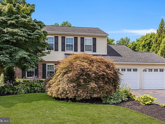 3rd image of 354 Cambridge Ln