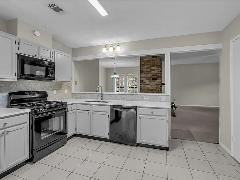 10 Treadwell Ct — Photo 8