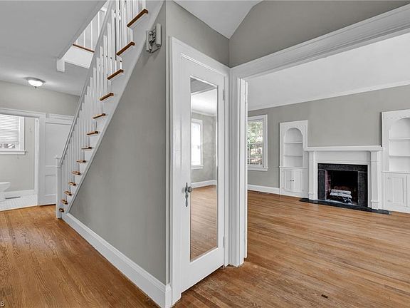 4th image of 928 Courtland Ave