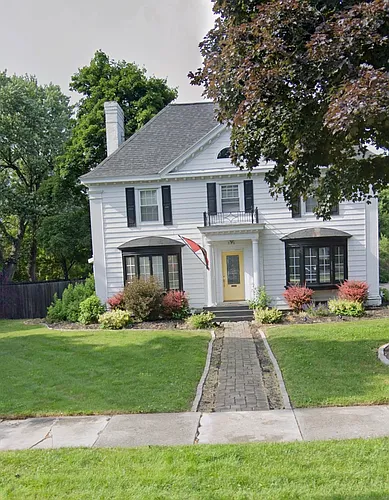 328 Paddock St Photo 1