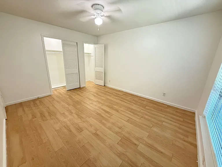 Lorrain Apartments — Photo 33