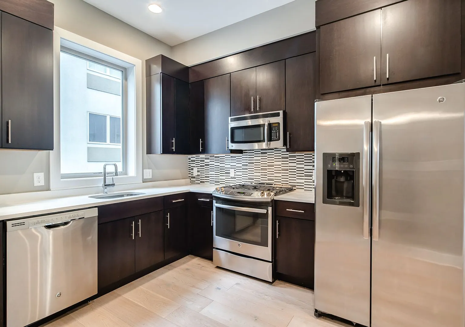 Northern Liberties Townhome with Parking — Photo 1