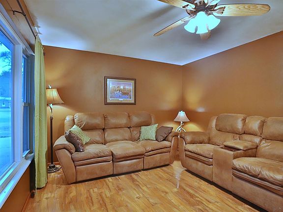 2nd image of 10473 Evergreen Dr