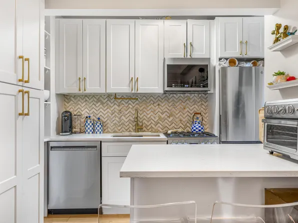 227 East 57th Street image 4 of 8