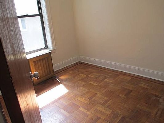 5th image of 2804 33rd St APT 9