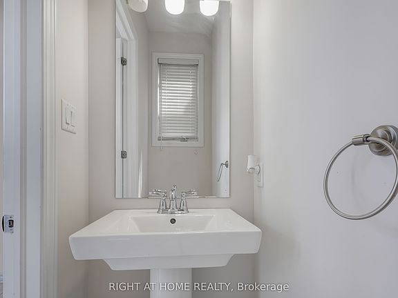 4th image of 209 Rivertree St