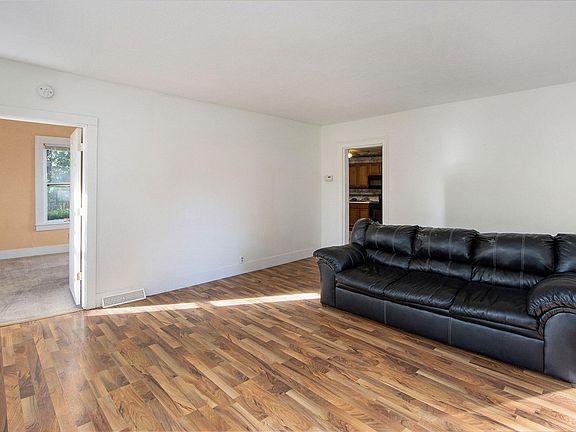 5th image of 114 E Highway St