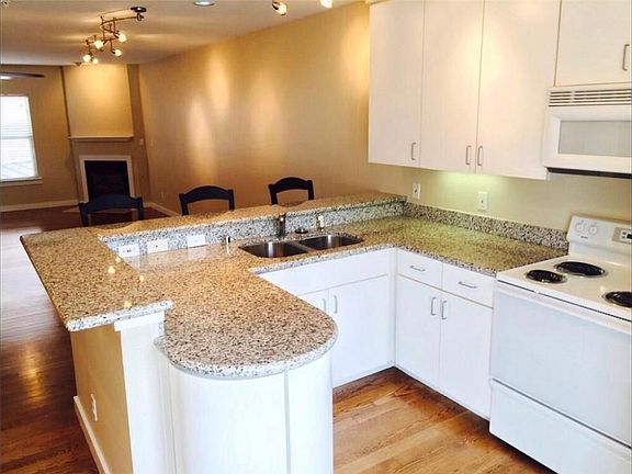 4th image of 3922 Gilbert Ave #212A