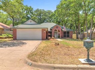 649 Inwood Rd, Azle, TX 76020