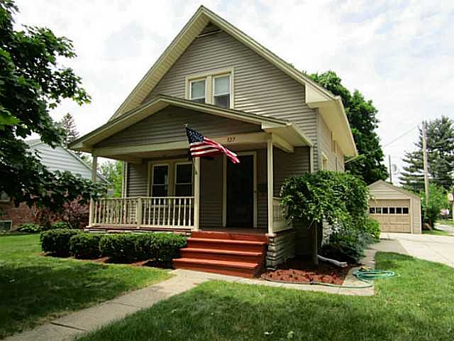 2 bedroom with many updates!