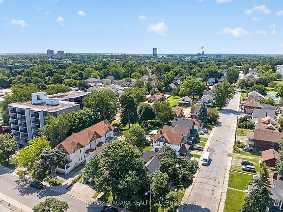 5th image of 4454 Huron St