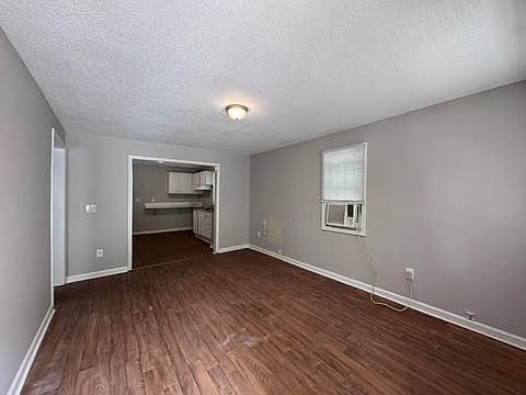 5th image of 928 Blount St