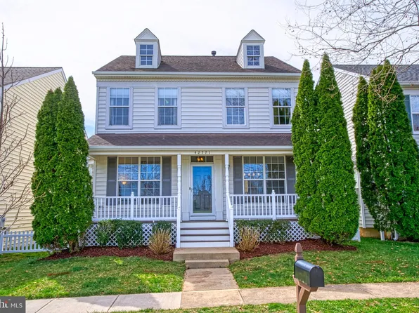 42771 Freedom St, Chantilly, VA 20152