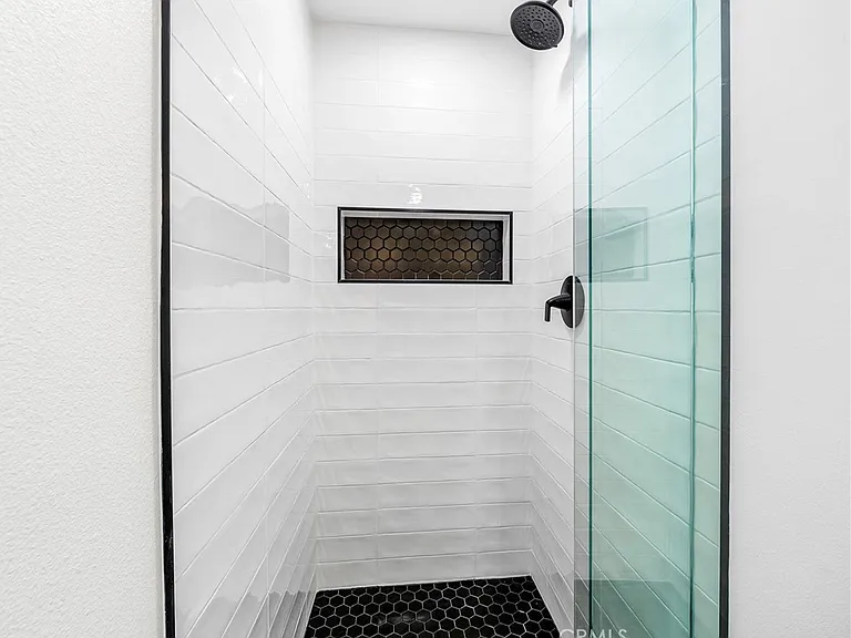 16311 Woodstock Ln — Photo 30