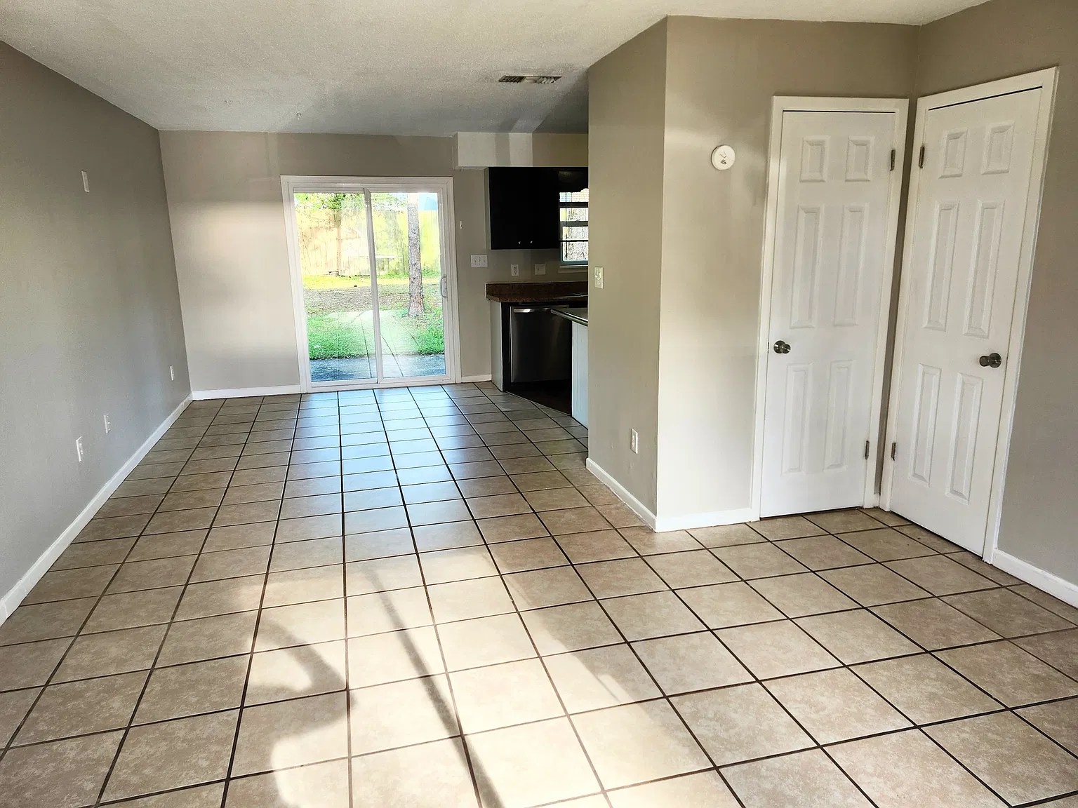 2 bed, 1.5 bath, 1200 sqft, $1,550 — Photo 4