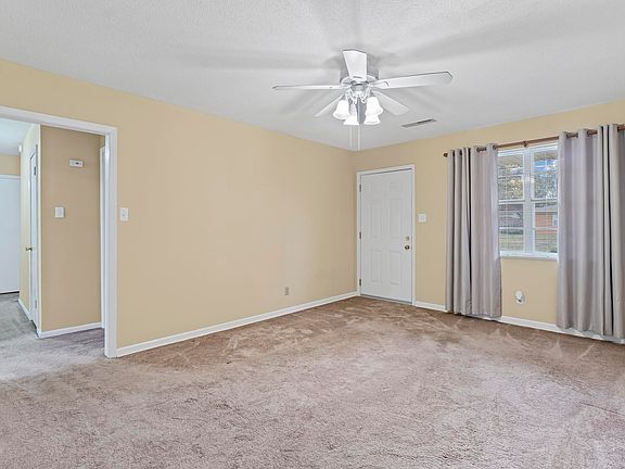 4th image of 303 Clifton Dr