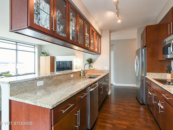 5th image of 100 E 14th St APT 901