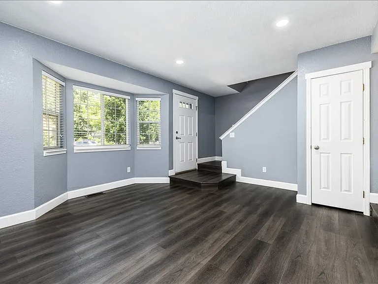 1316 S Manitou Ave — Photo 3