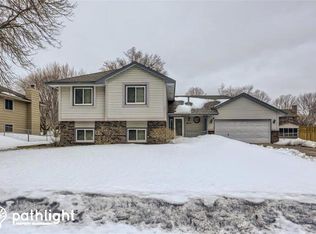 8915 Pineview Ln N, Maple Grove, MN 55369