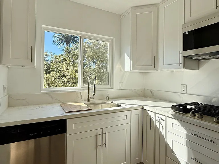 401 San Vicente Blvd #D — Photo 12