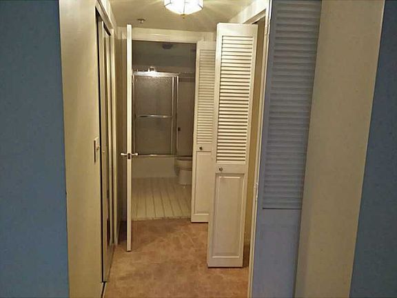 5th image of 919 Hillcrest Dr APT 411
