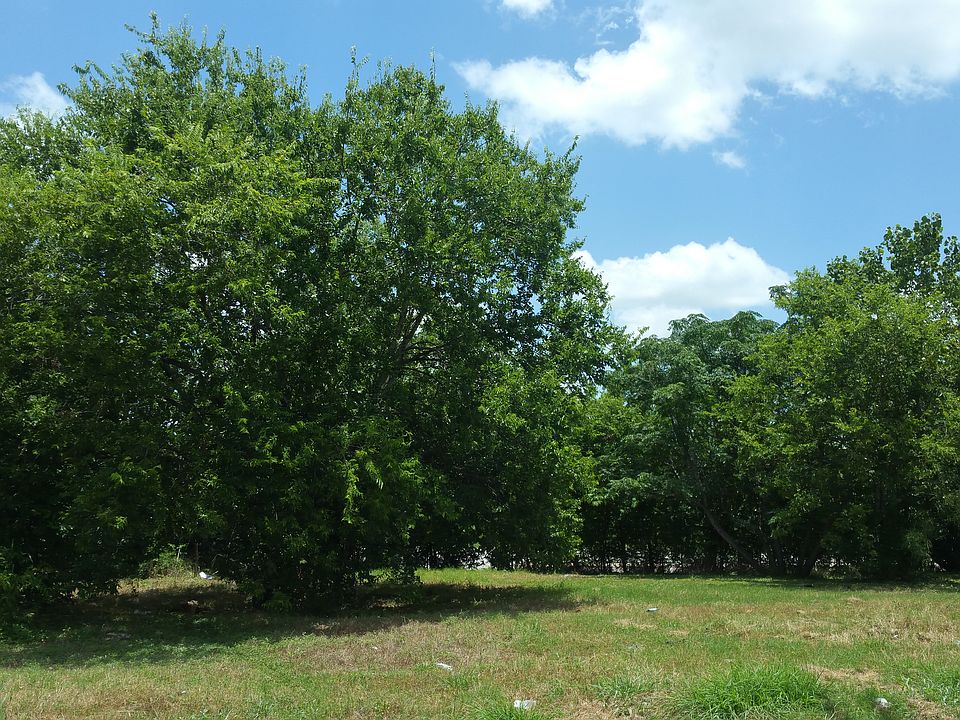 2nd image of 1906 Pecan Valley Dr APT 1